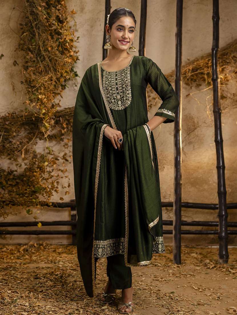 women solid with work three quarter sleeve kurta pant with dupatta set