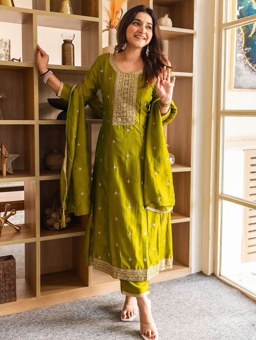 women solid with work three quarter sleeve kurta pant with dupatta set