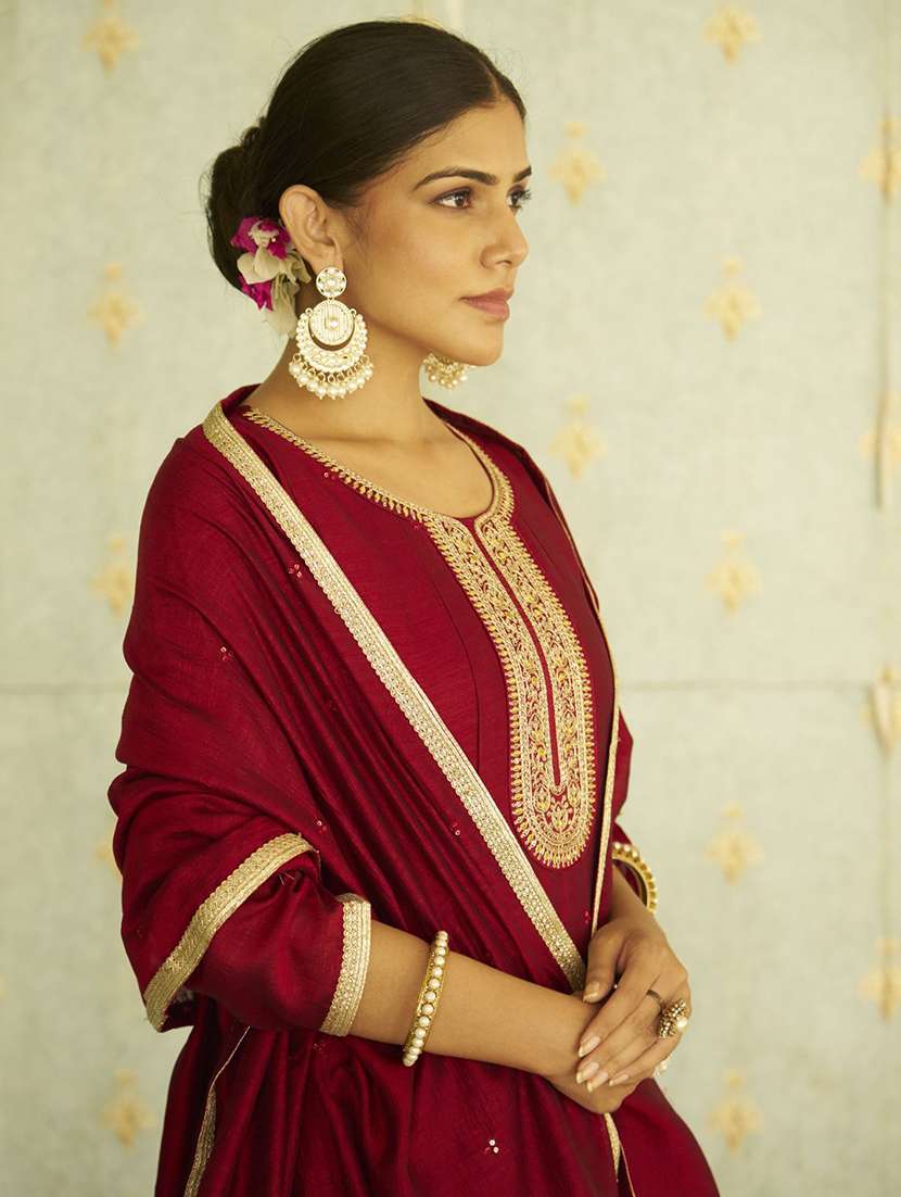 maroon silk blend kurta pant  set - 22322195 -  Standard Image - 4
