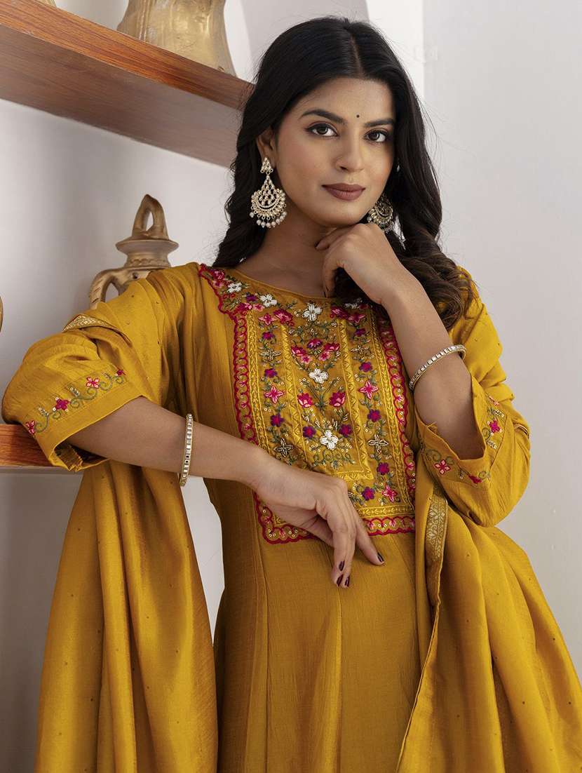 women solid with work three quarter sleeve kurta pant with dupatta set - 22322231 -  Standard Image - 4