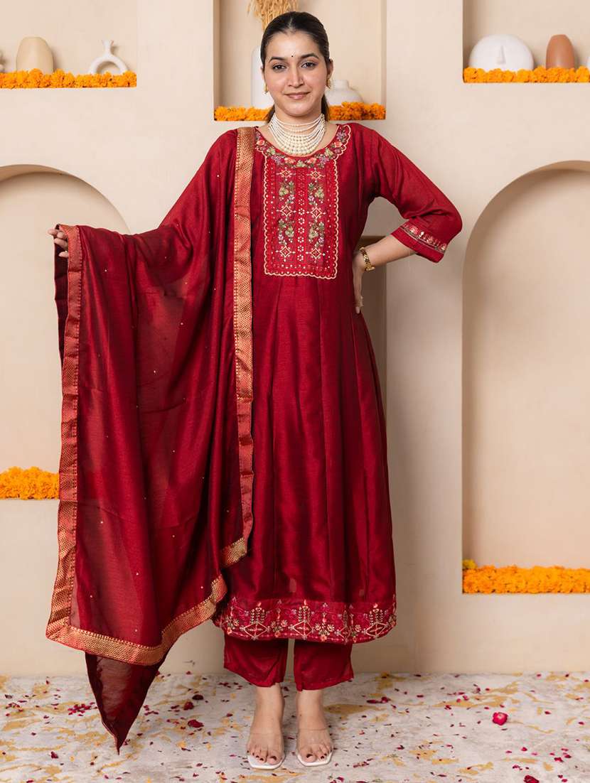 women solid with work three quarter sleeve kurta pant with dupatta set