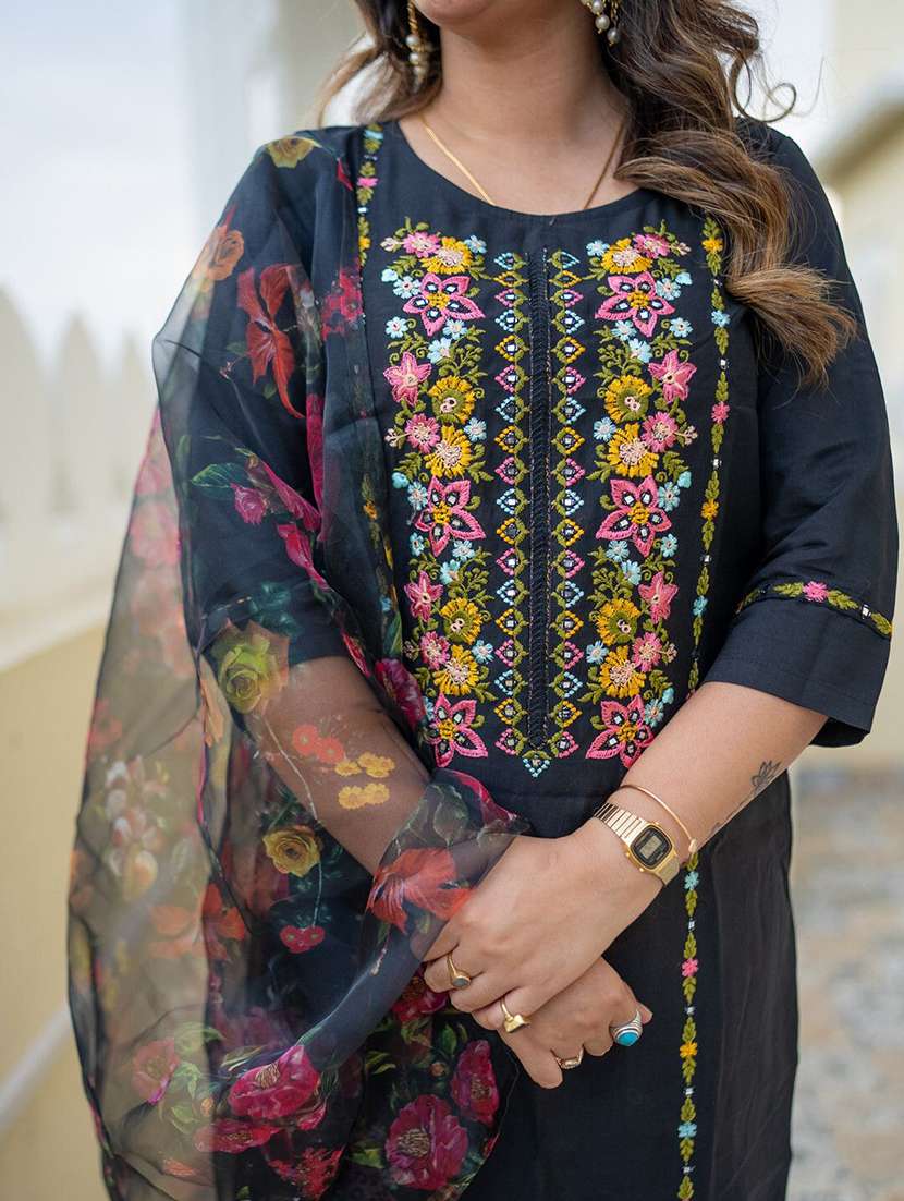 women solid with work three quarter sleeve kurta pant with dupatta set - 22322406 -  Standard Image - 4