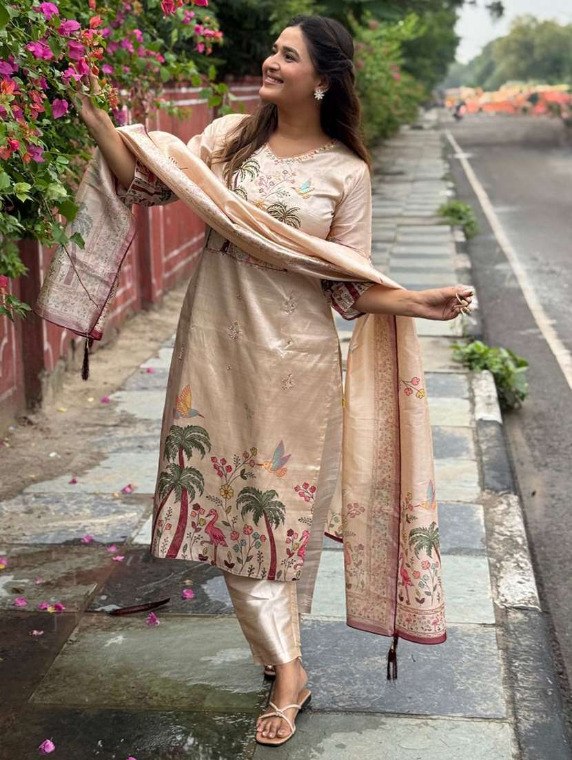 women printed v neck kurta pant with dupatta set - 22322437 -  Standard Image - 1