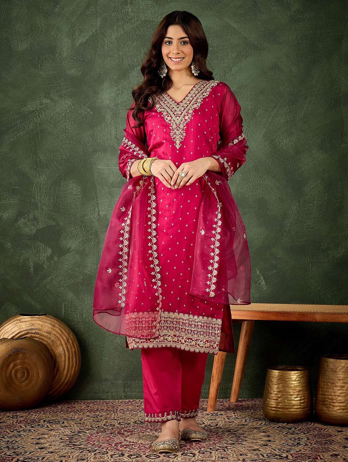 women printed v neck kurta pant with dupatta set