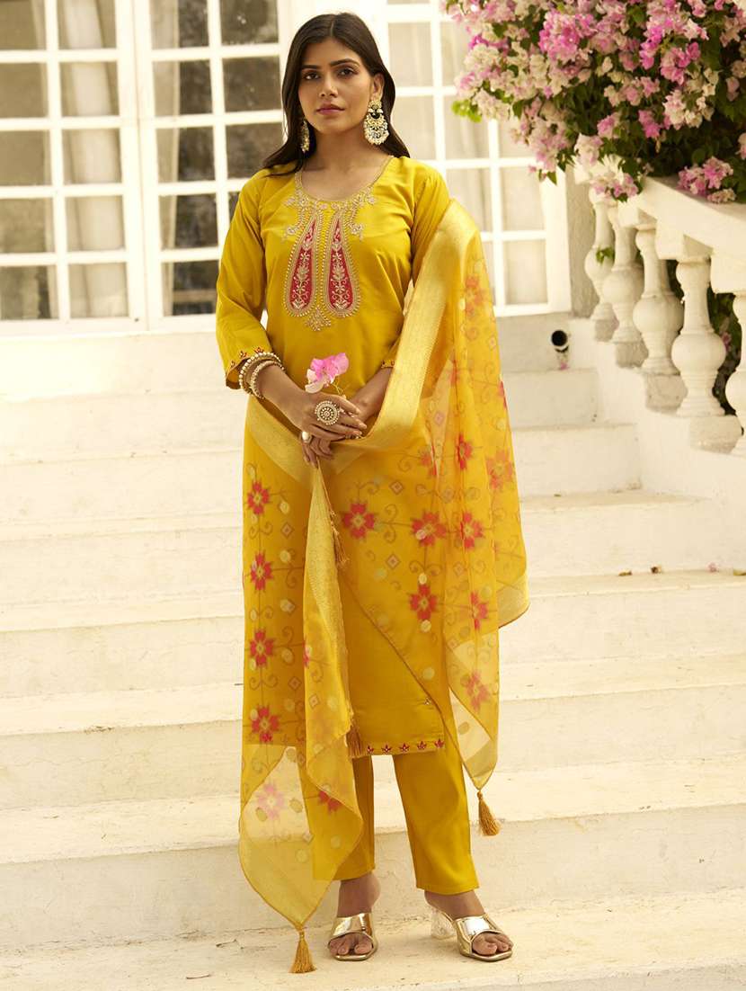 women solid with work three quarter sleeve kurta pant with dupatta set