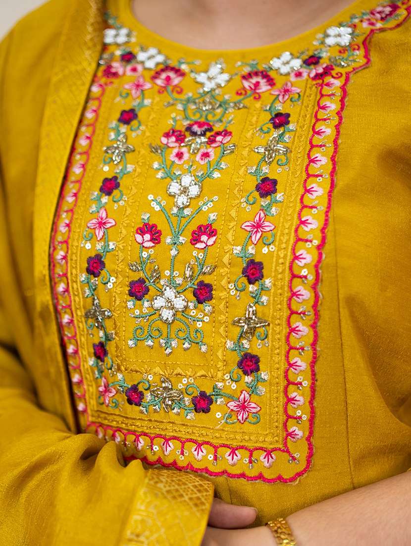 women solid with work three quarter sleeve kurta pant with dupatta set - 22322524 -  Standard Image - 4