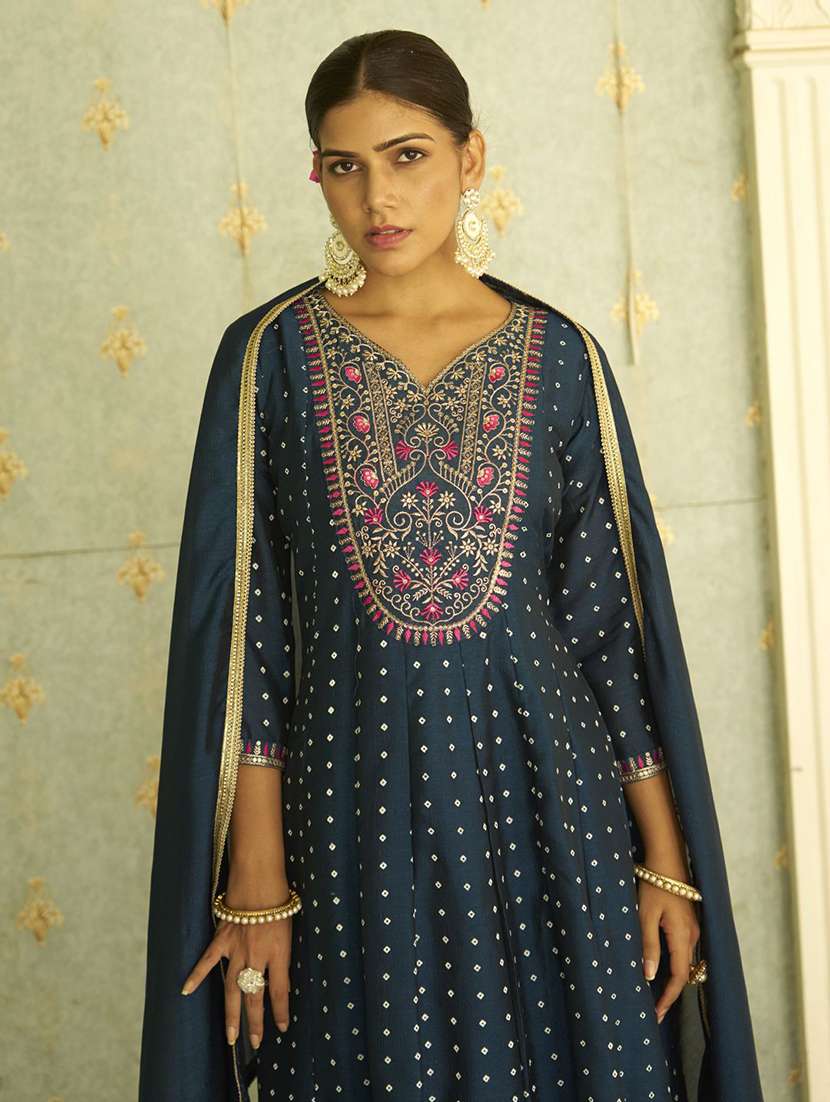 women printed three quarter sleeve kurta pant with dupatta set - 22322536 -  Standard Image - 4