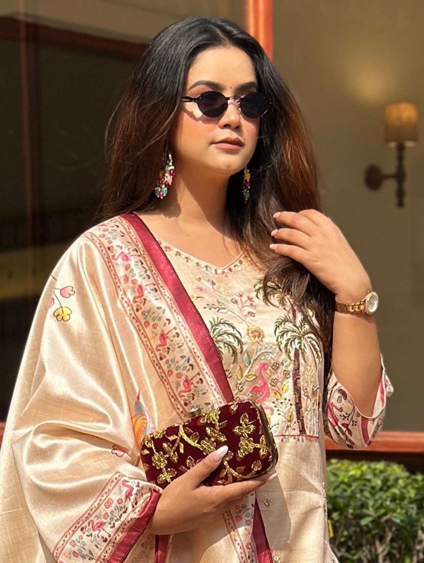 women printed three quarter sleeve kurta pant with dupatta set - 22322627 -  Standard Image - 4