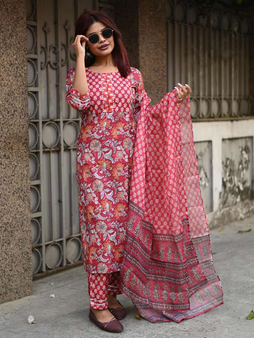 women floral three quarter sleeve kurta pant with dupatta set - 22322872 -  Standard Image - 1