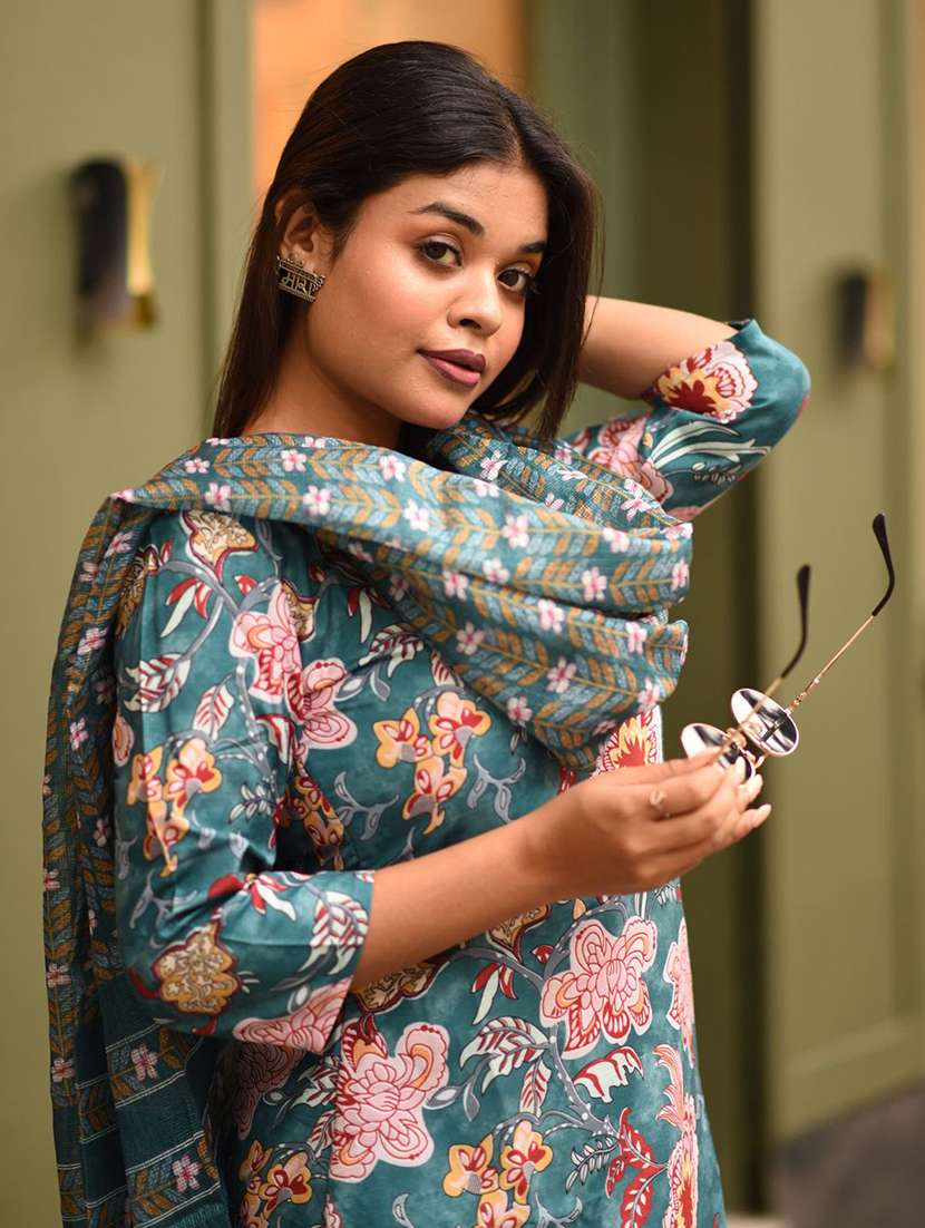 Women Floral Three Quarter Sleeve Kurta Pant With Dupatta Set - 22322873 -  Standard Image - 4