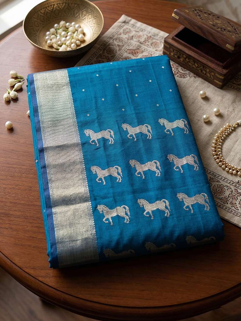 Women Self Design Bordered Saree With Blouse - 22322938 -  Standard Image - 4