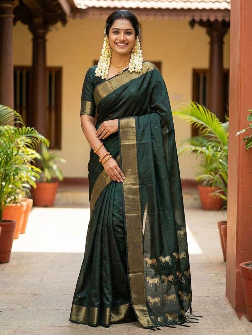 women self design bordered saree with blouse