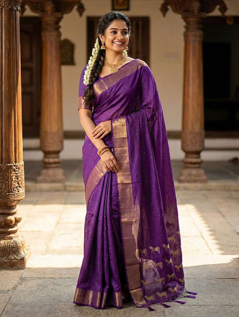 women self design bordered saree with blouse