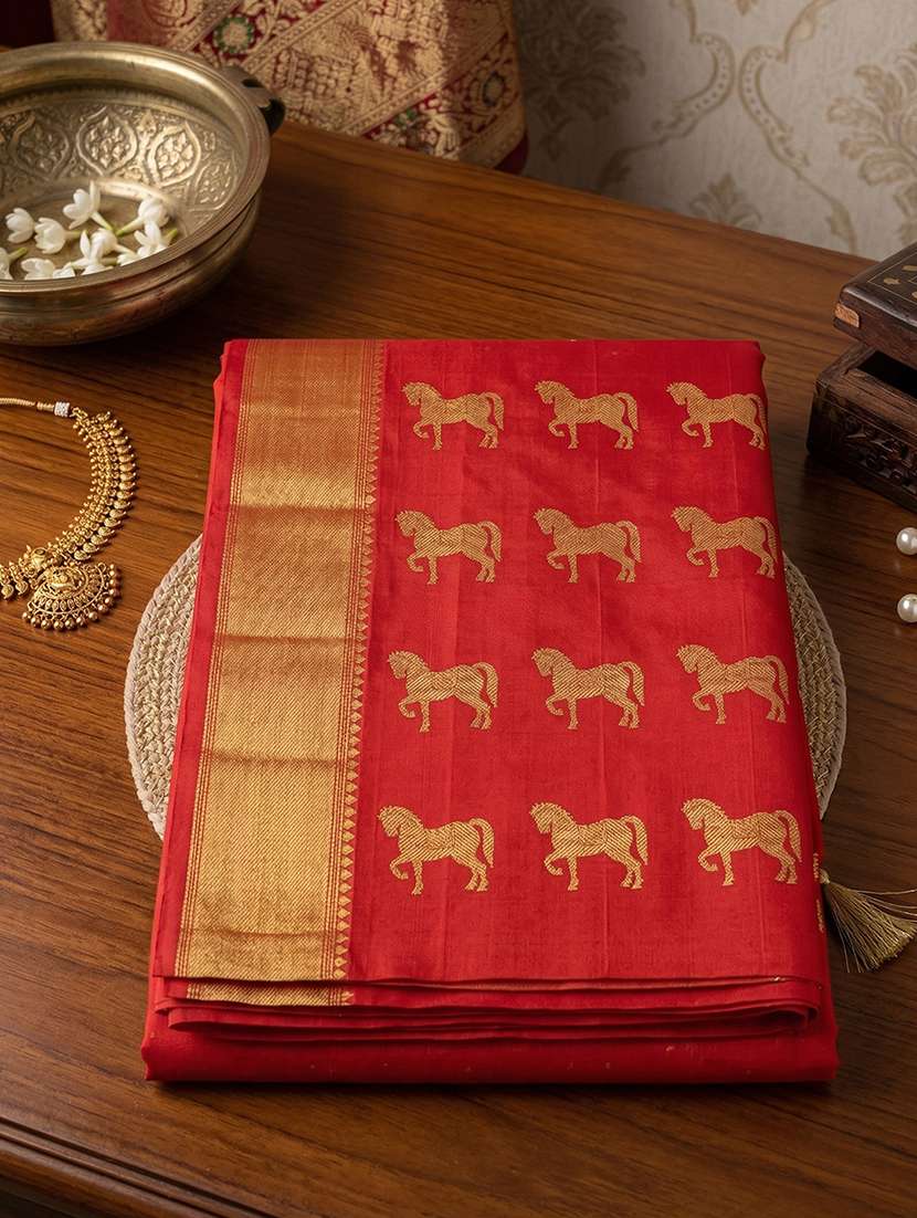 Women Self Design Bordered Saree With Blouse - 22322944 -  Standard Image - 4