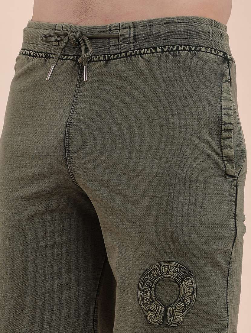 men solid mid rise regular fit shorts - 22323581 -  Standard Image - 1