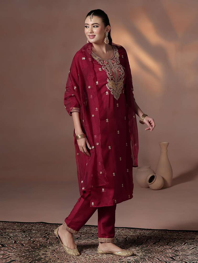 women maroon suit set - 22324127 -  Standard Image - 1
