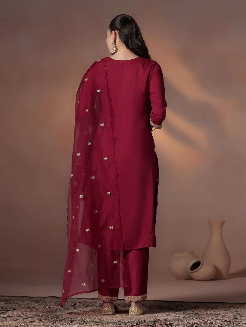 women maroon suit set - 22324127 -  Standard Image - 4