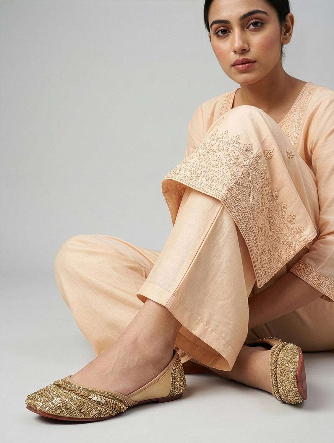 women embroidered slip on mojari - 22324430 -  Standard Image - 4