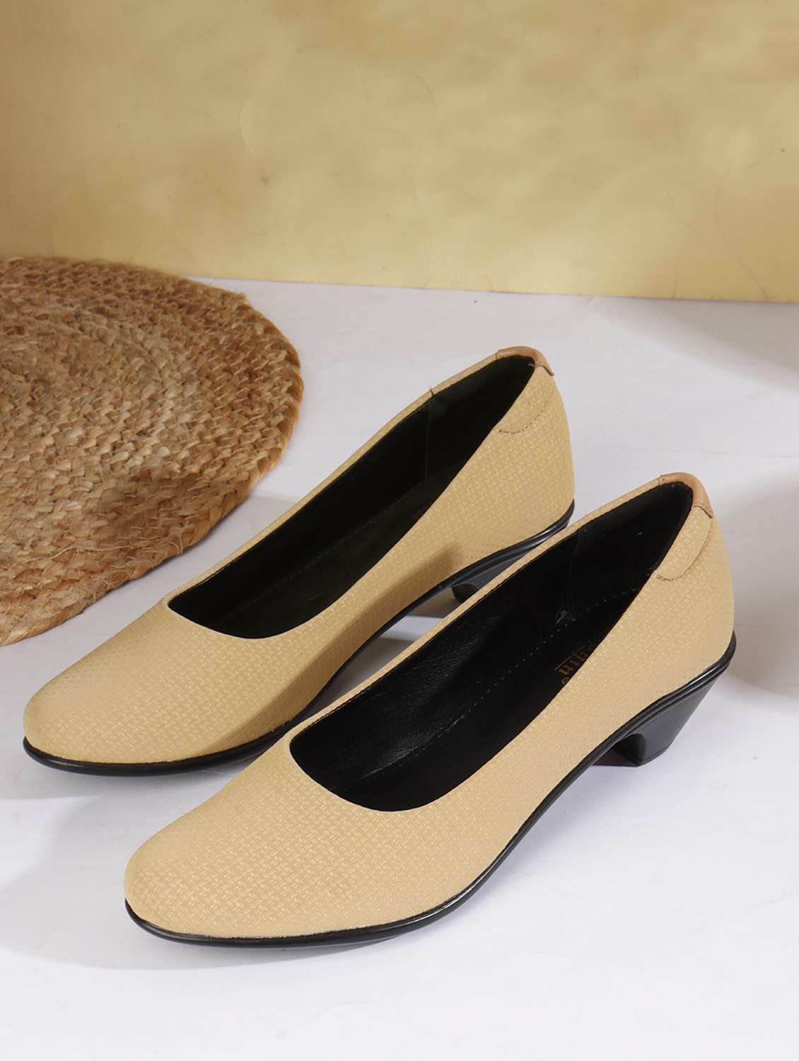 women solid slip on ballerina