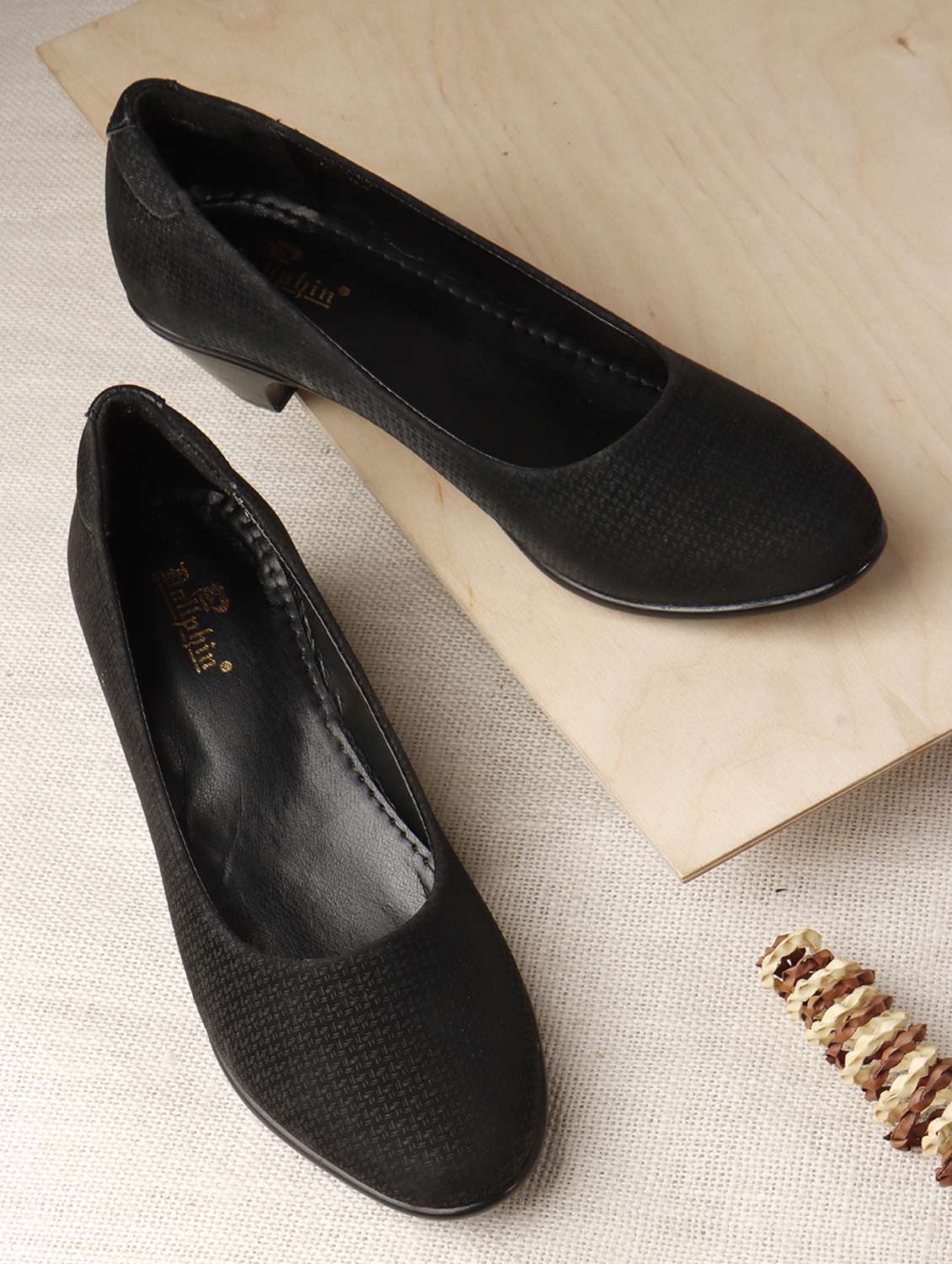 women solid slip on pump