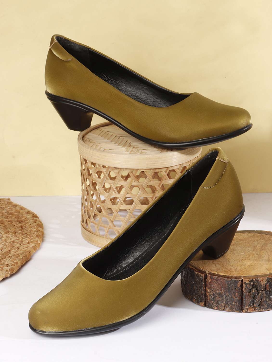 women solid slip on pump