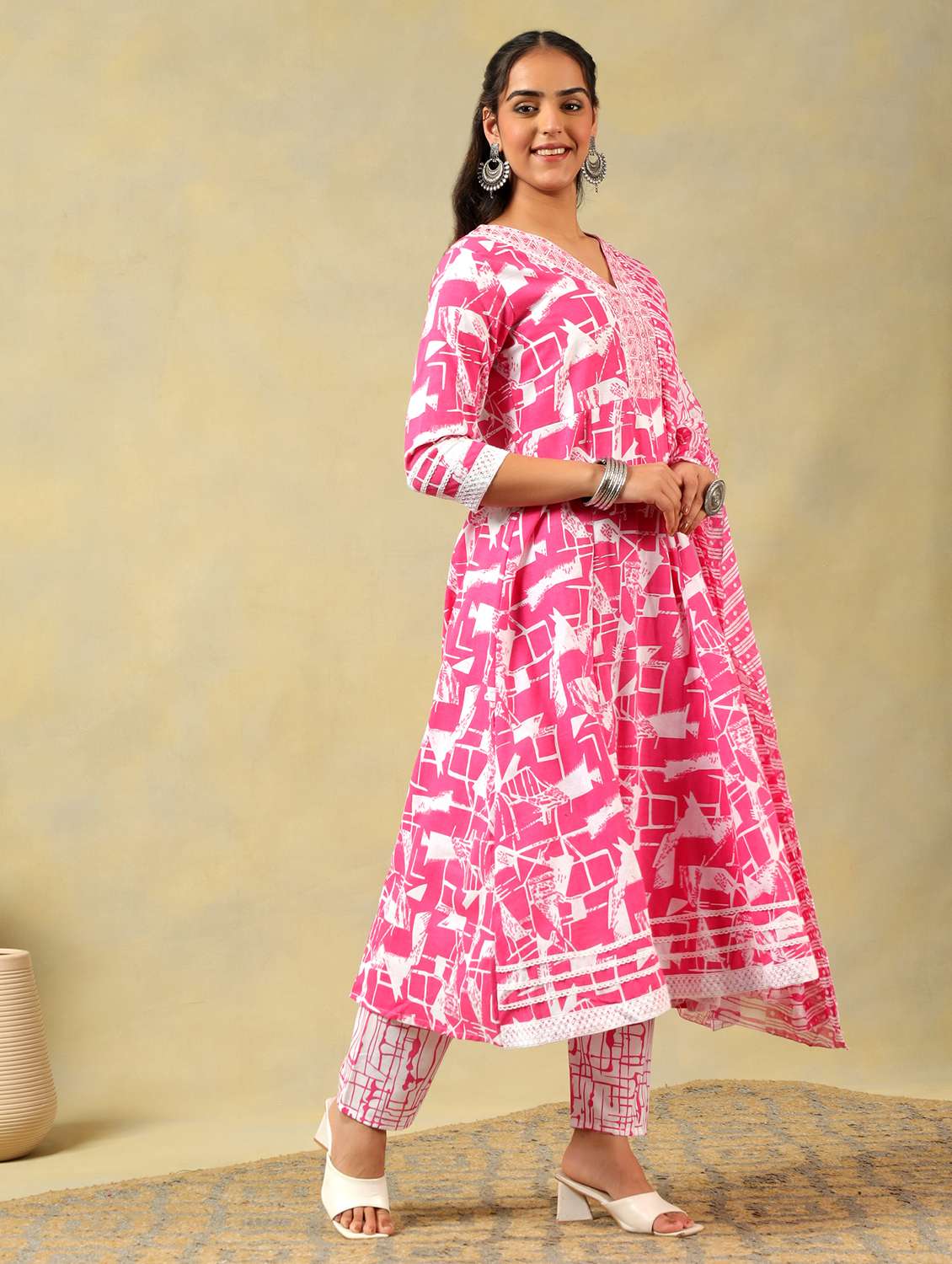 women printed three quarter sleeve kurta pant with dupatta set - 22326582 -  Standard Image - 4