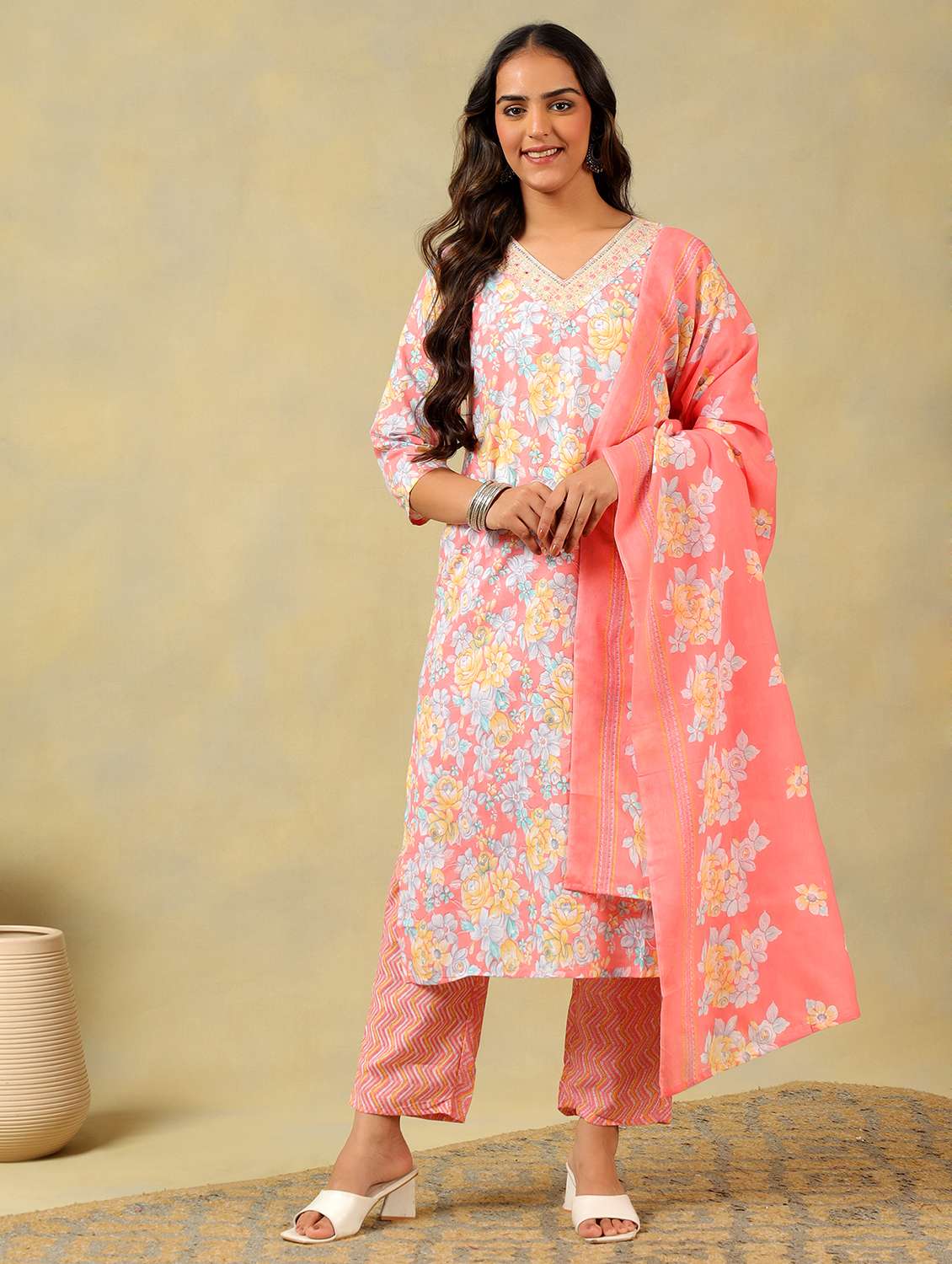women floral v neck kurta pant with dupatta set - 22326614 -  Standard Image - 1