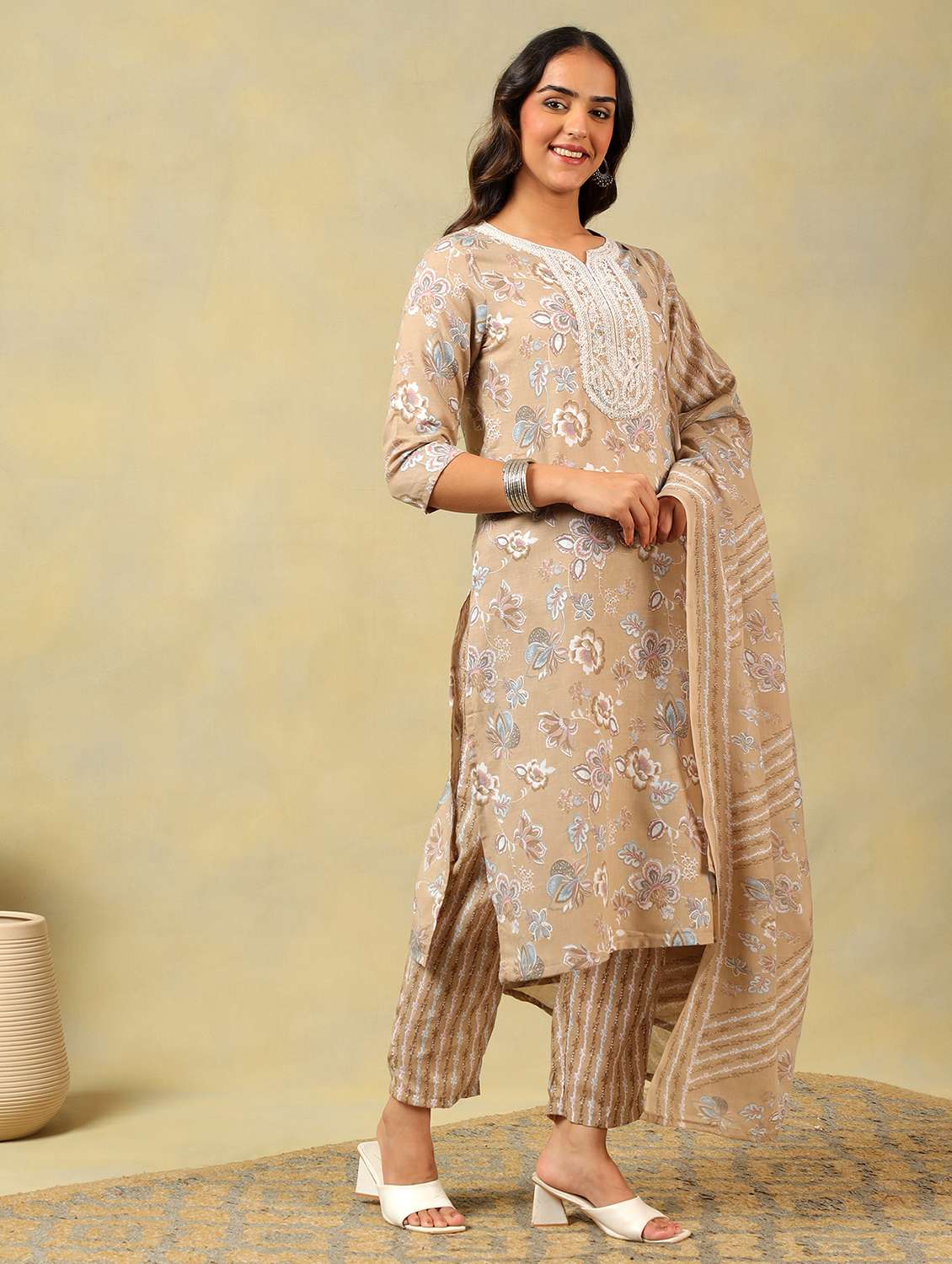 women floral notch neck kurta pant with dupatta set - 22326615 -  Standard Image - 1