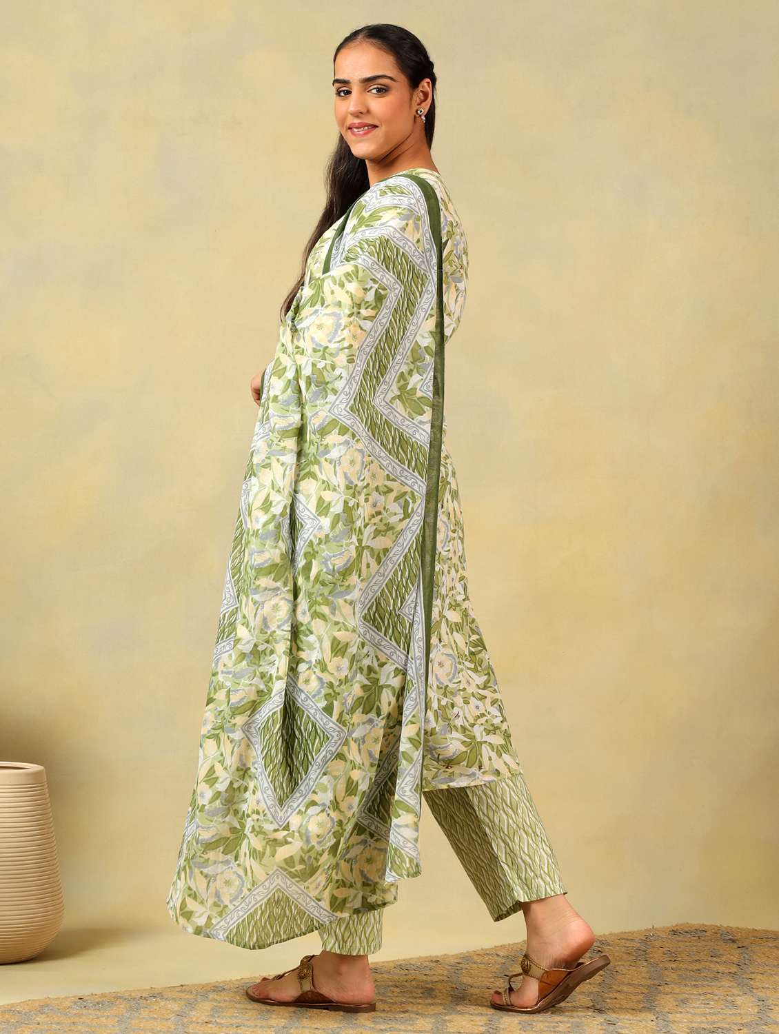 women floral v neck kurta pant with dupatta set - 22326617 -  Standard Image - 1