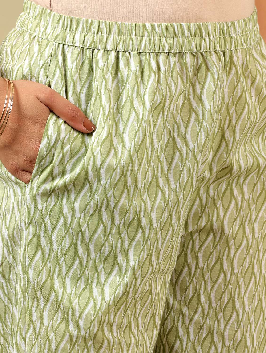 women floral v neck kurta pant with dupatta set - 22326617 -  Standard Image - 4