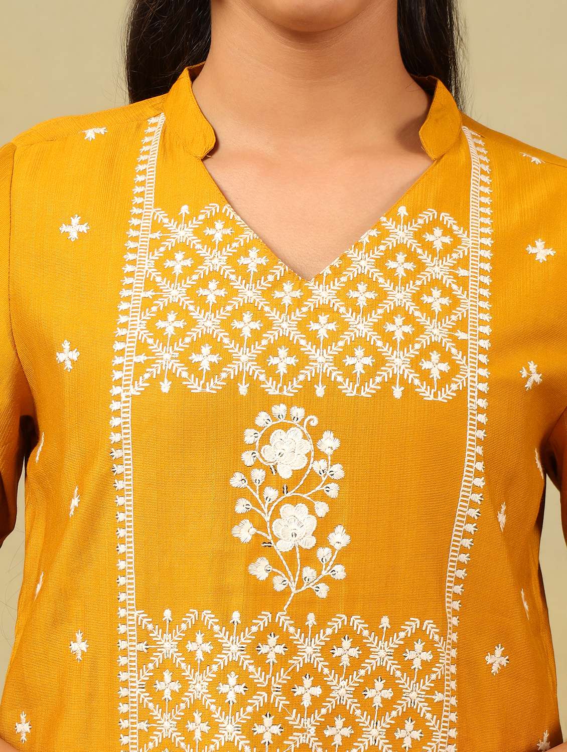 Women Solid With Work Mandarin Neck Kurta Pant With Dupatta Set - 22326627 -  Standard Image - 4