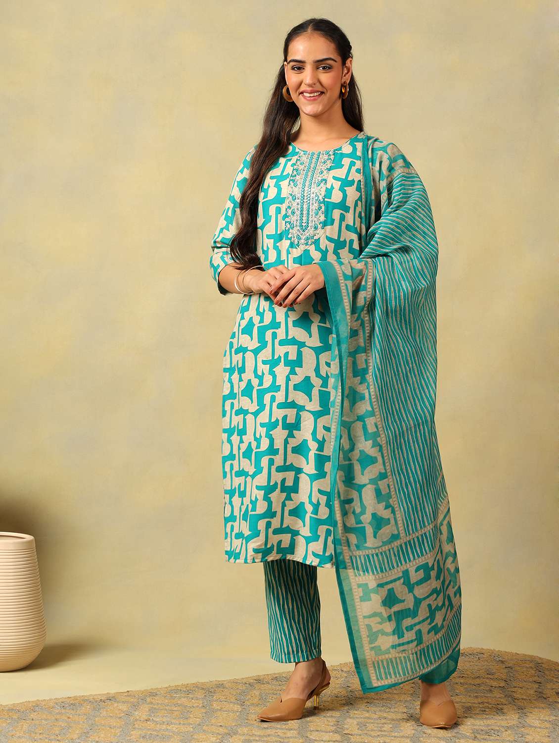 women abstract three quarter sleeve kurta pant with dupatta set
