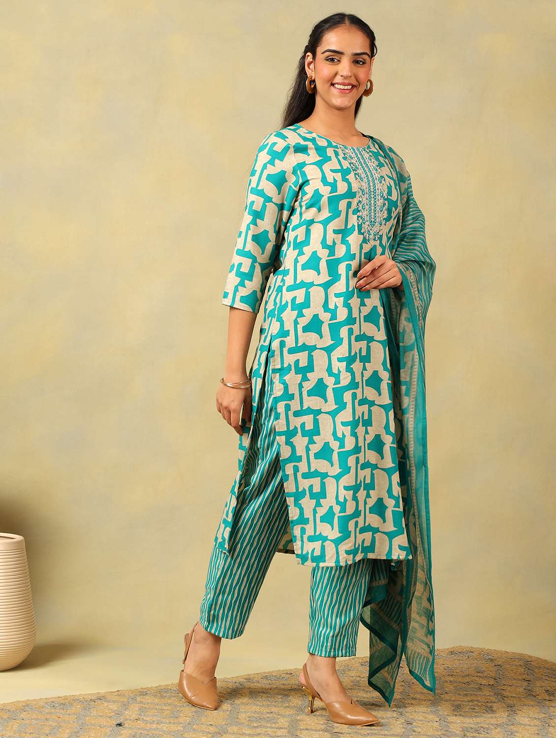 women abstract three quarter sleeve kurta pant with dupatta set - 22326631 -  Standard Image - 1