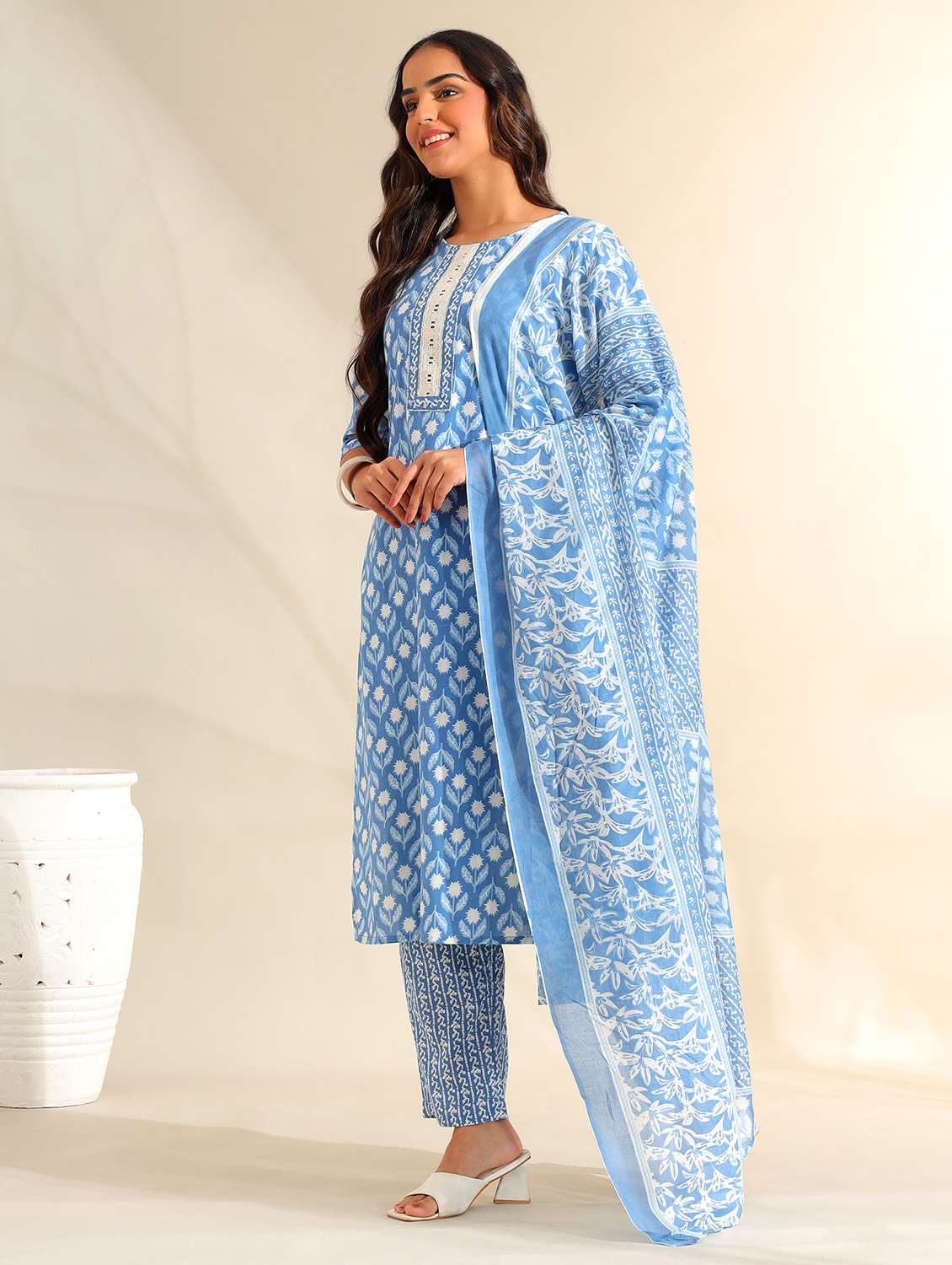 women floral round neck kurta pant with dupatta set - 22326637 -  Standard Image - 1