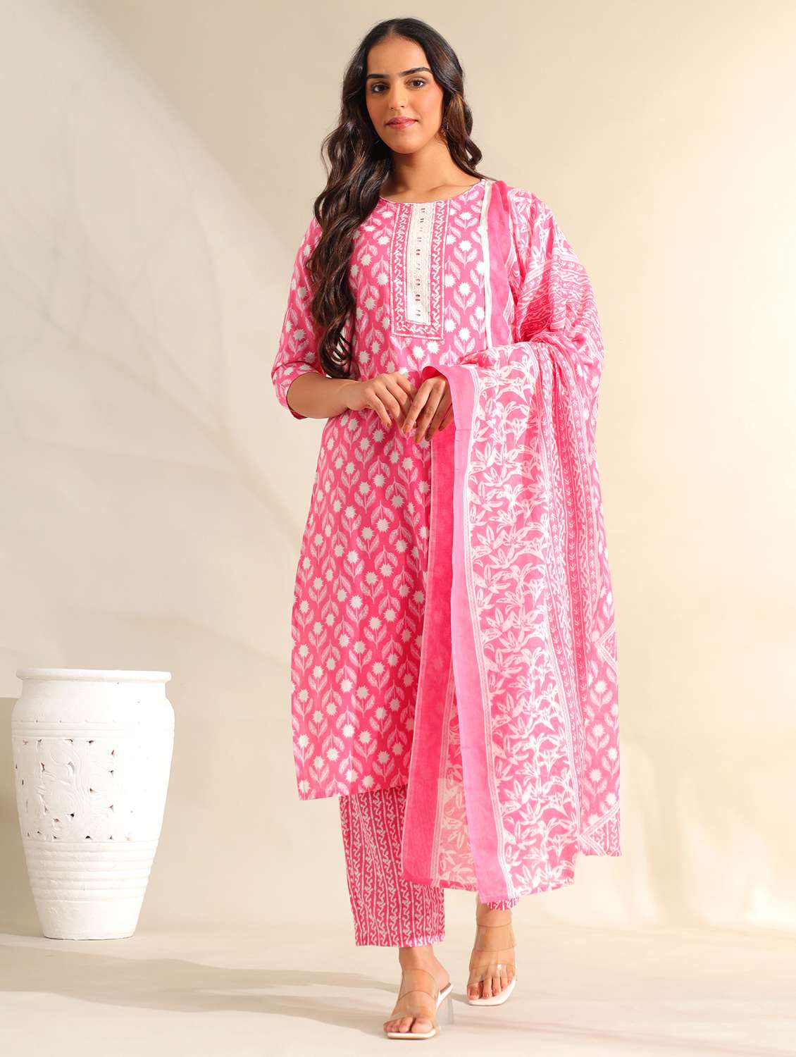 women floral round neck kurta pant with dupatta set