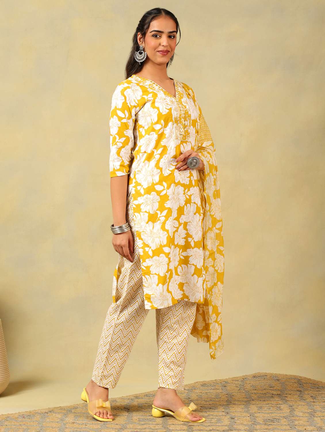 women floral three quarter sleeve kurta pant with dupatta set - 22326646 -  Standard Image - 1