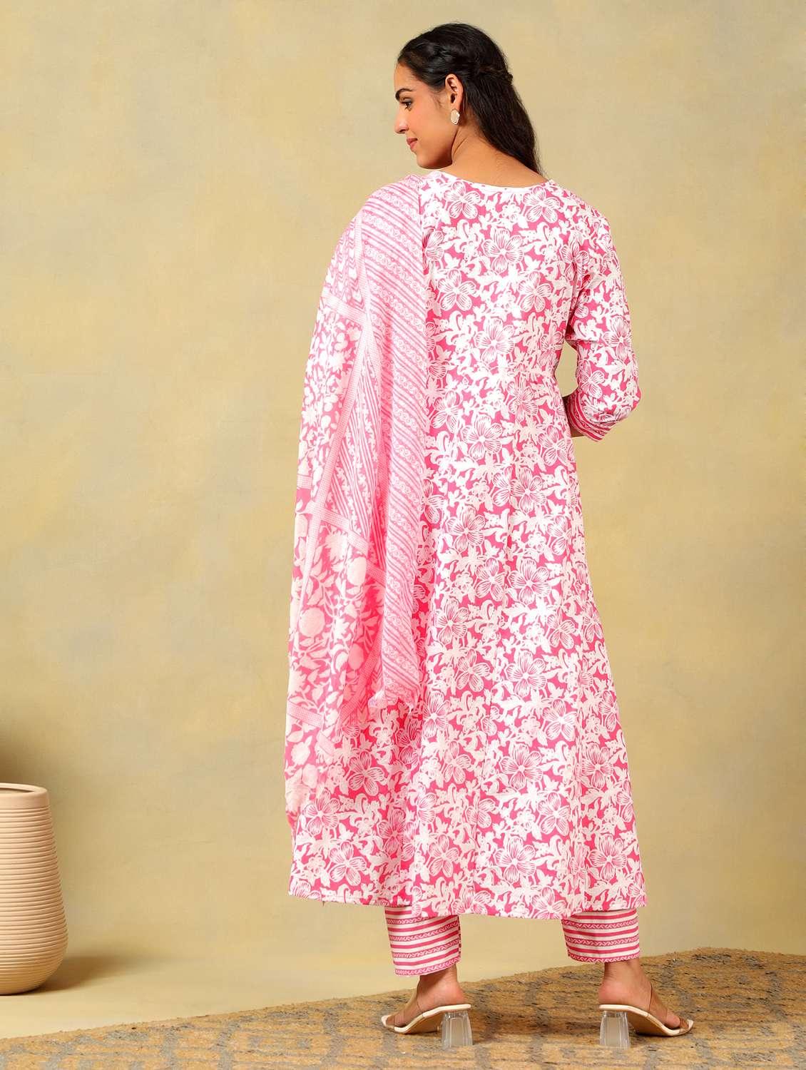 women floral round neck kurta pant with dupatta set - 22326650 -  Standard Image - 4