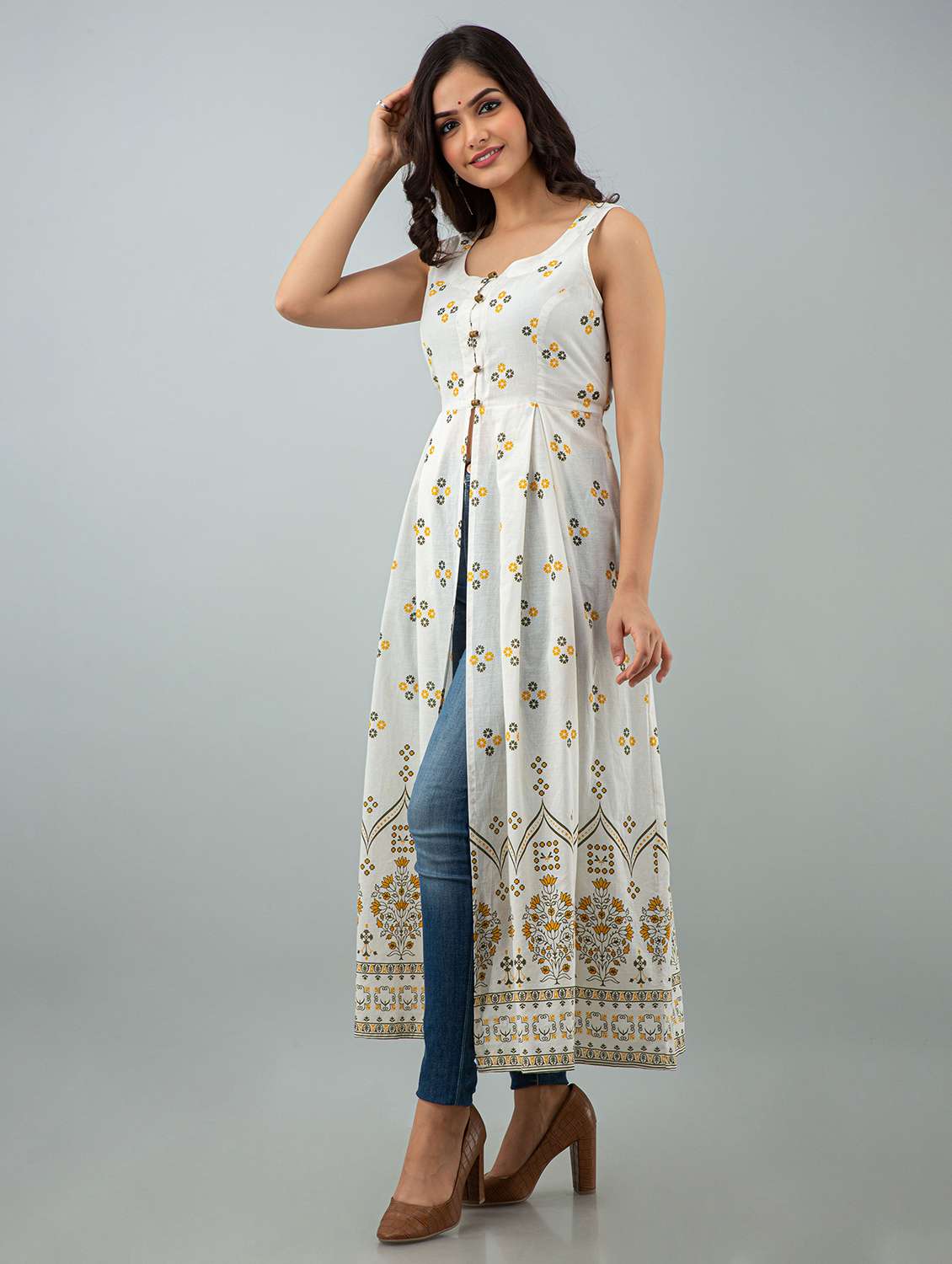 women printed sleeveless front slit kurta