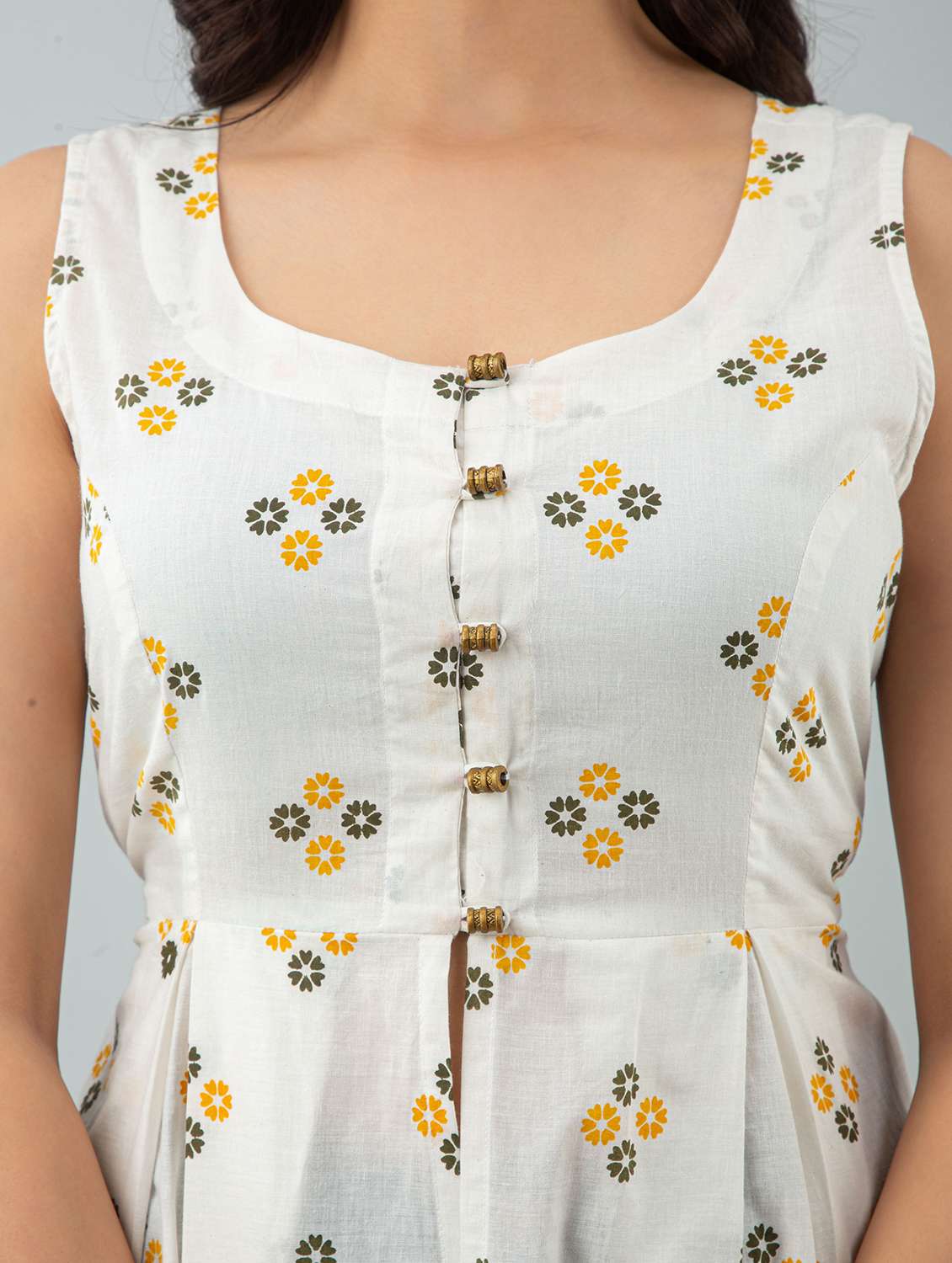 women printed sleeveless front slit kurta - 22327601 -  Standard Image - 4