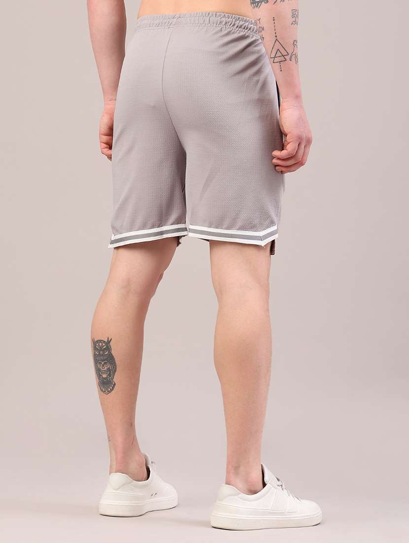 men solid mid rise regular fit shorts - 22328245 -  Standard Image - 4