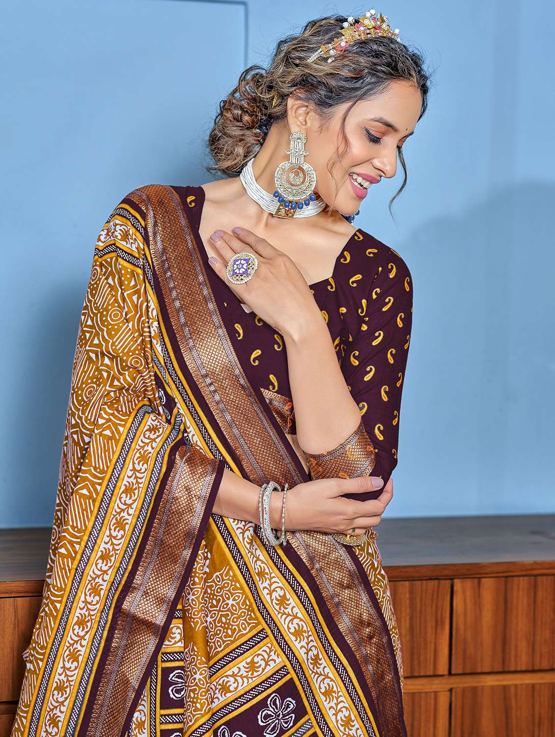 women printed casual wear saree with blouse - 22328663 -  Standard Image - 1