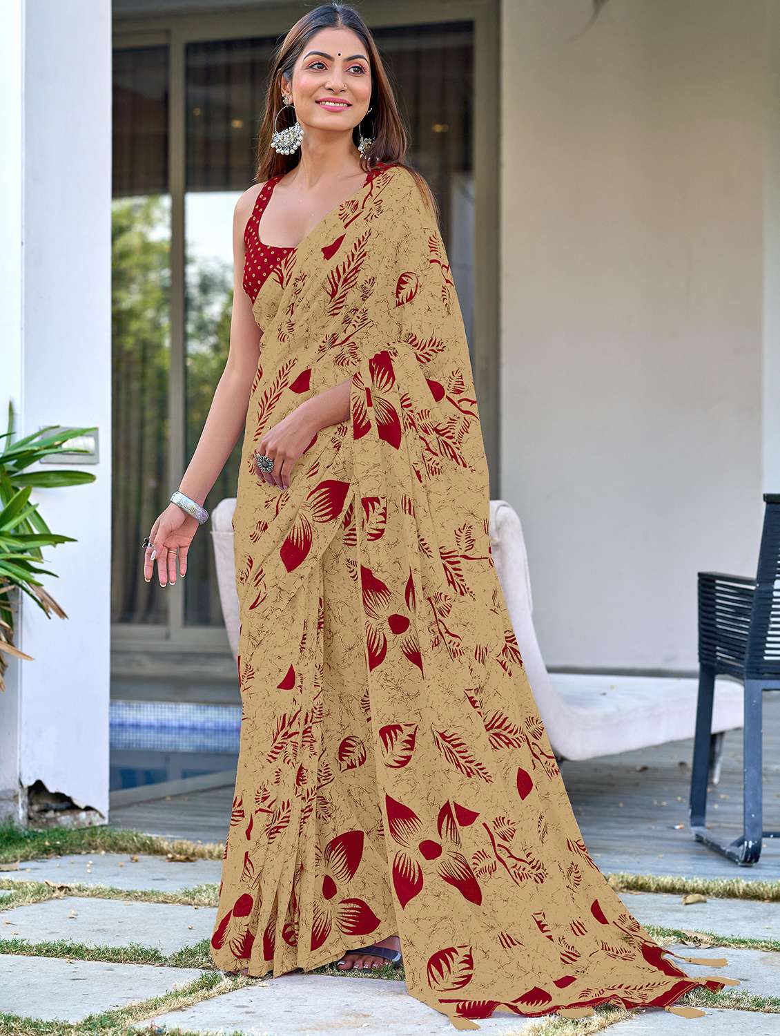 women printed casual wear saree with blouse