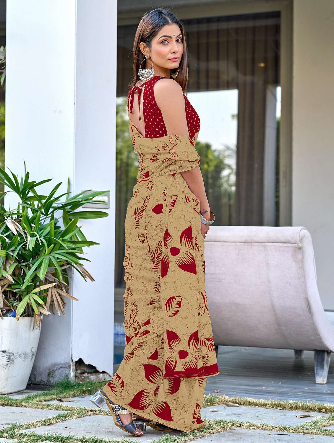 women printed casual wear saree with blouse - 22328668 -  Standard Image - 1