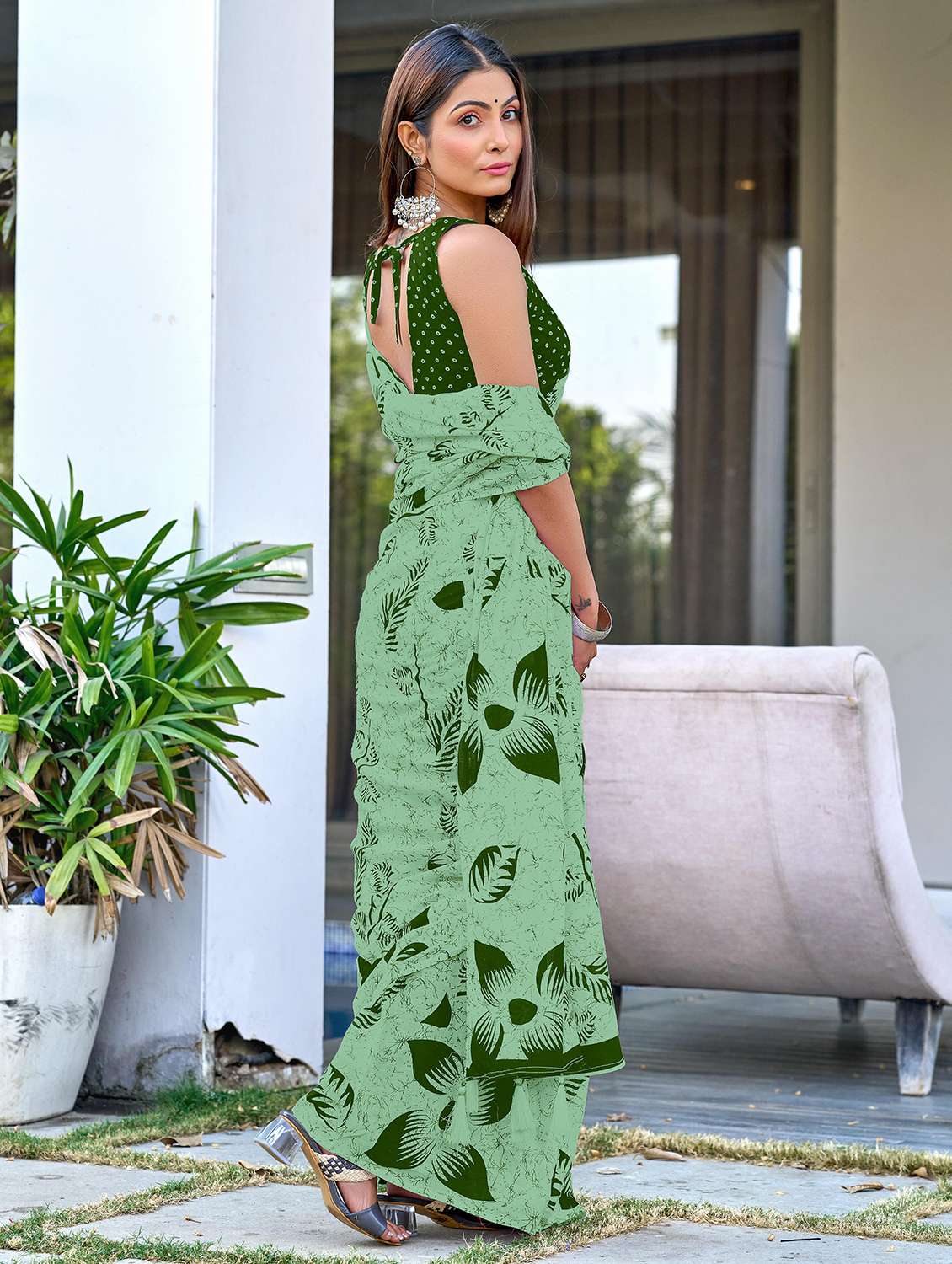 women printed casual wear saree with blouse - 22328670 -  Standard Image - 1