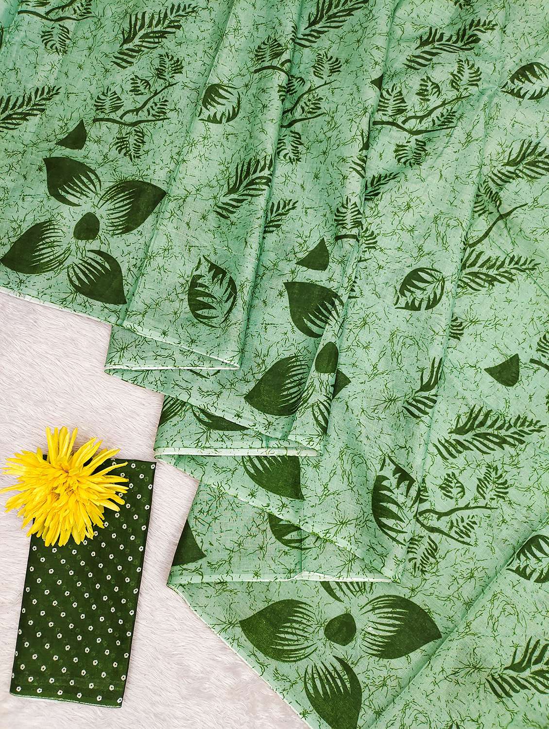 women printed casual wear saree with blouse - 22328670 -  Standard Image - 4