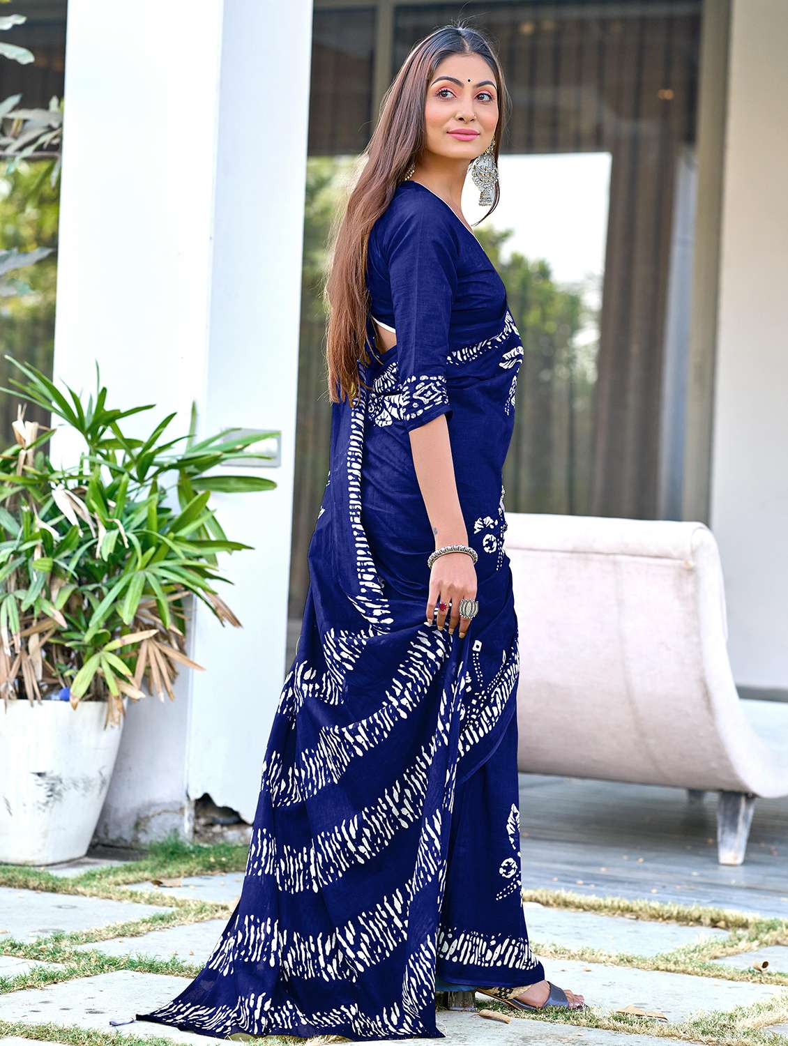 women printed casual wear saree with blouse - 22328688 -  Standard Image - 1