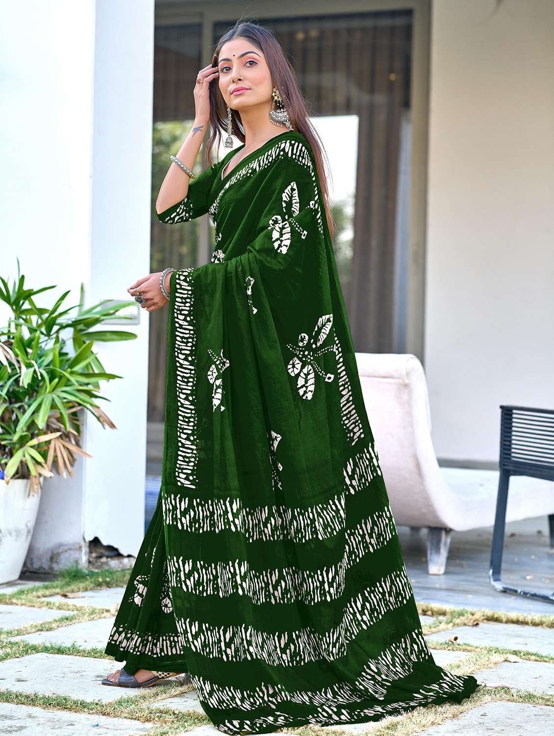 Women Printed Casual Wear Saree With Blouse - 22328689 -  Standard Image - 1