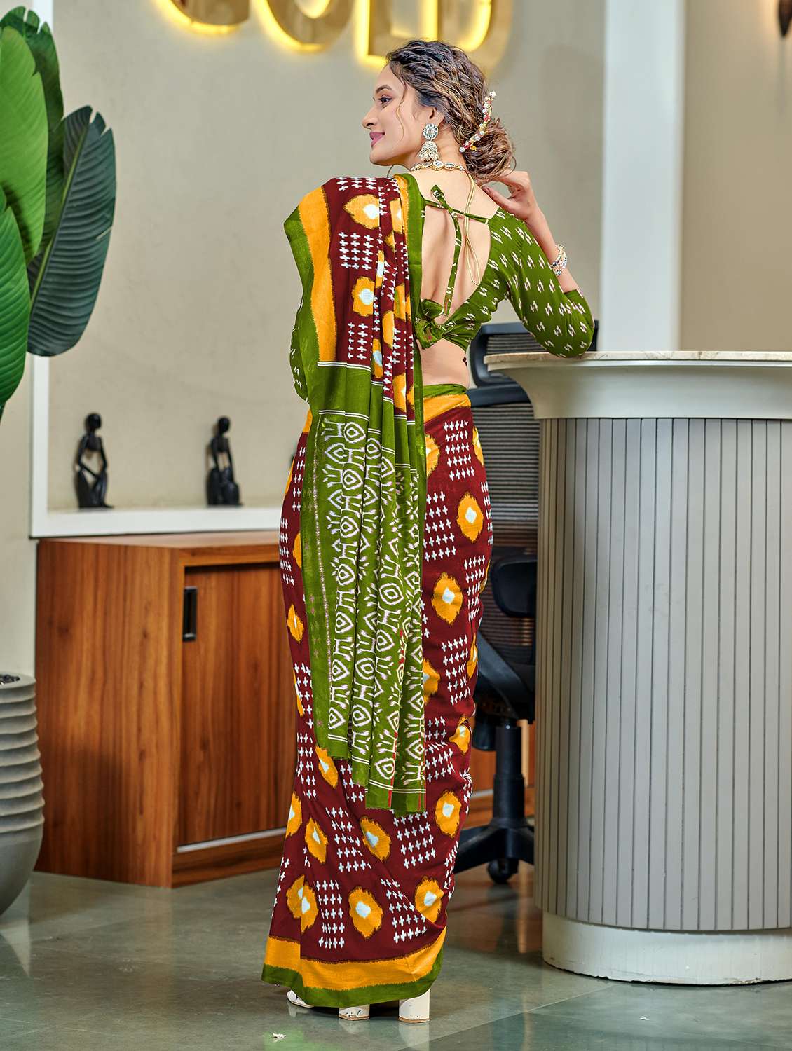 women printed casual wear saree with blouse - 22328694 -  Standard Image - 1