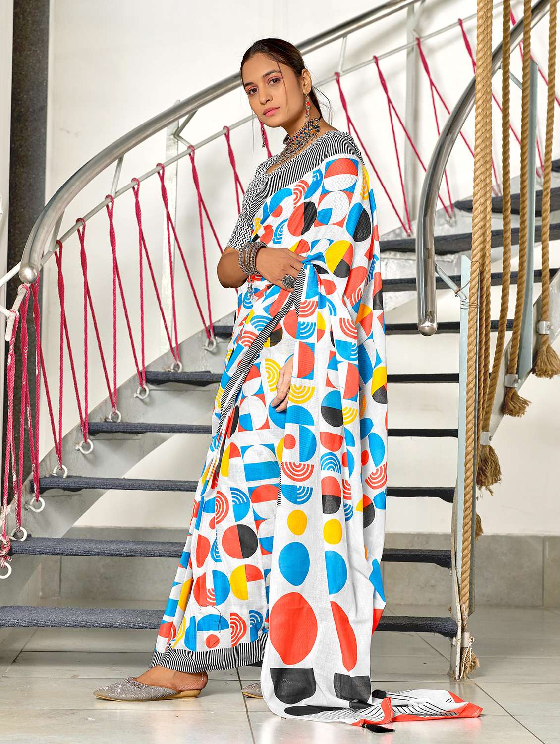 women printed casual wear saree with blouse - 22328695 -  Standard Image - 1