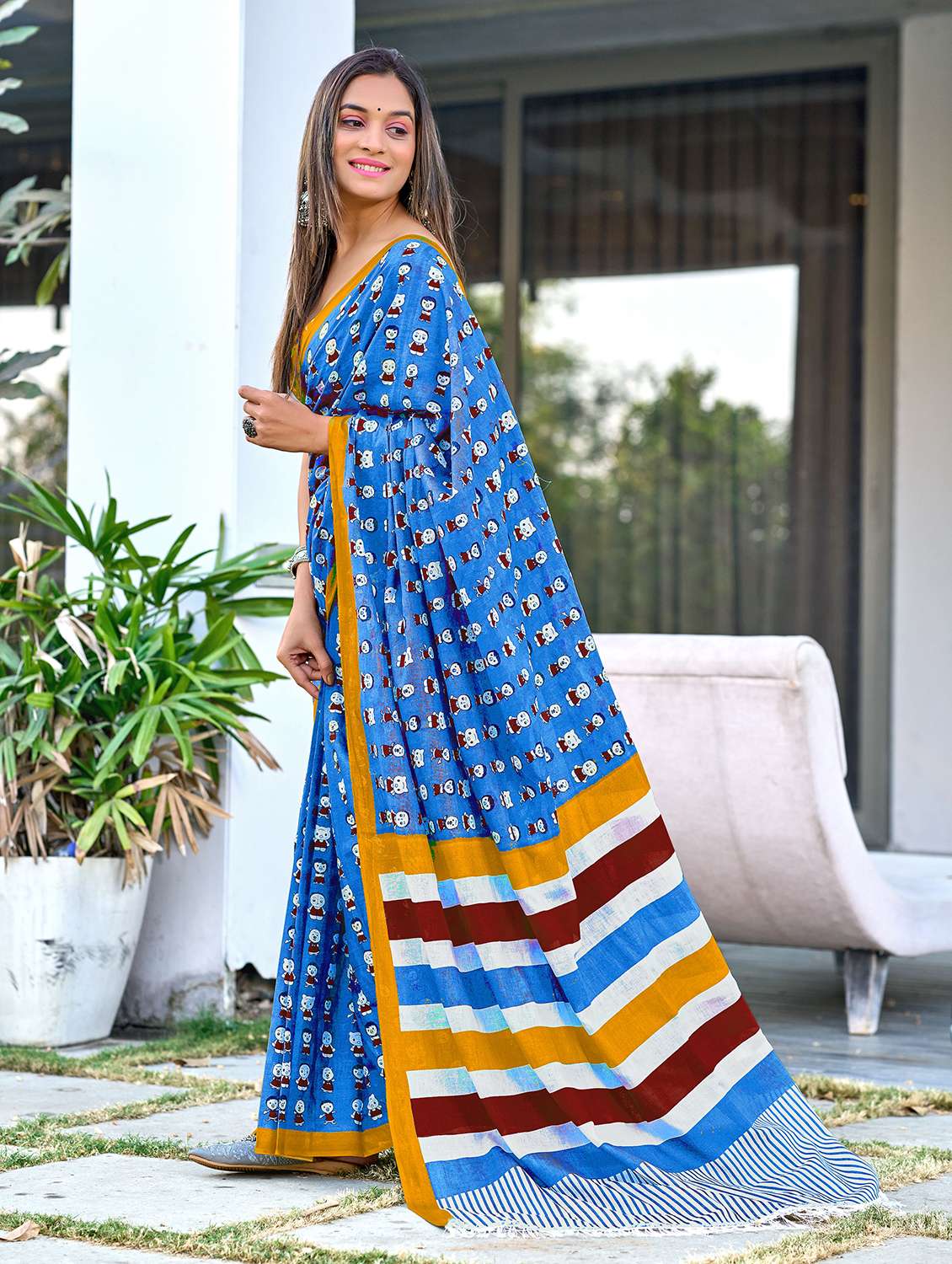 women printed casual wear saree with blouse - 22328696 -  Standard Image - 1